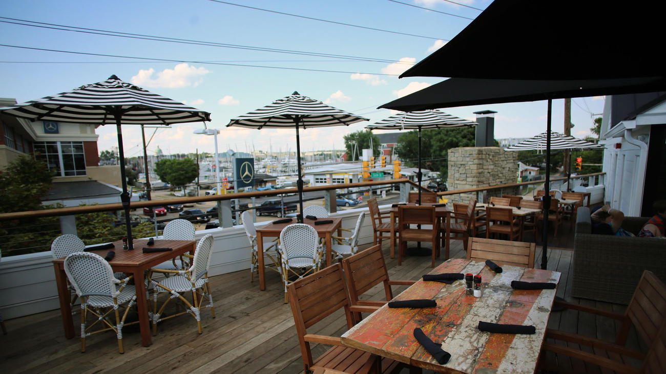 My 10 Favorite Restaurant Roof Top Decks Blackwall Hitch Overlooks The Annapolis Harbor And Has Some Of Best Oysters Fish Hy Hour Their Menu Is From 3pm To 7pm