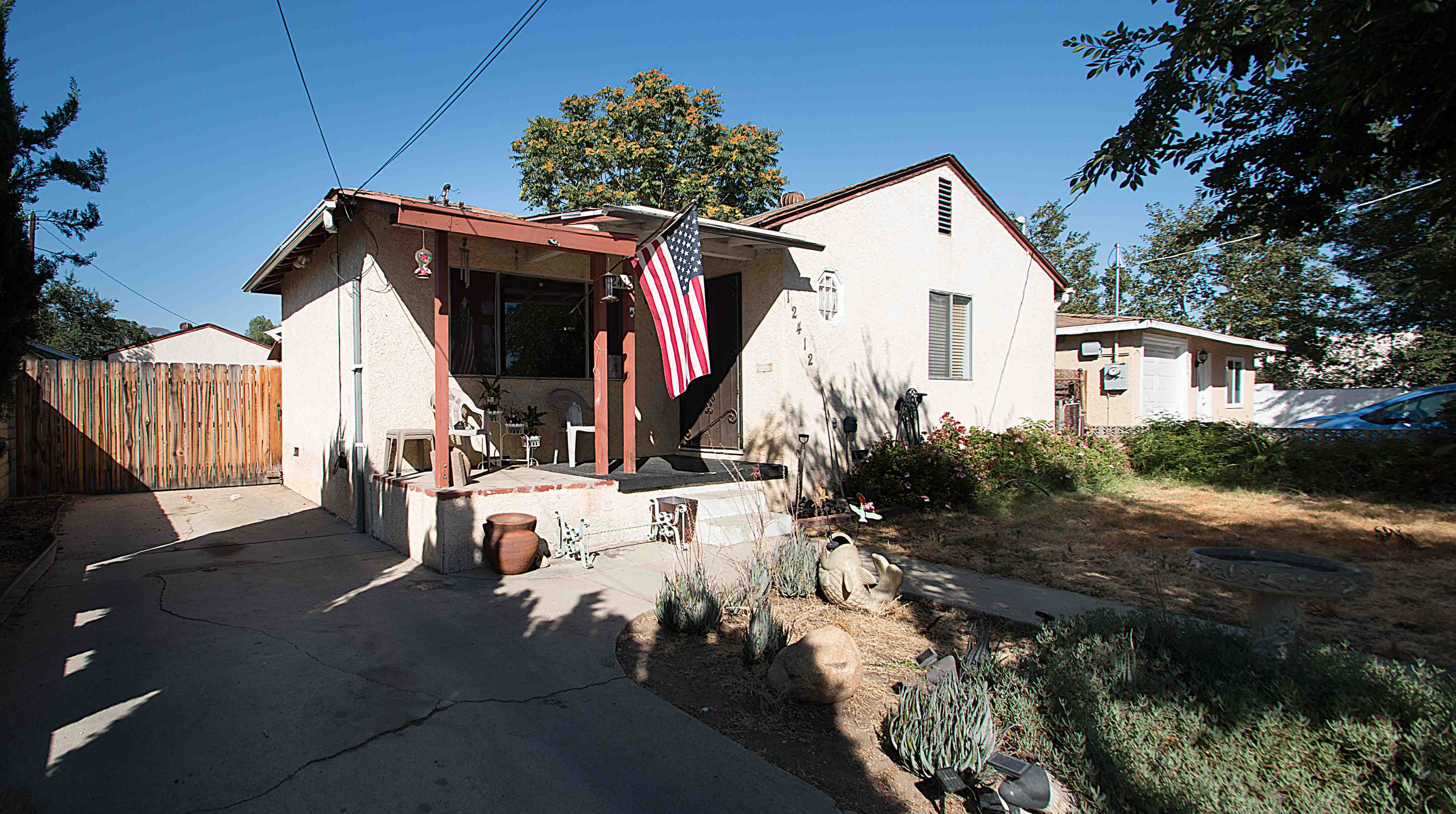 Raquel Magro with Pinnacle Real Estate is a very professional agent who along with her staff made us feel like we were the only clients they had