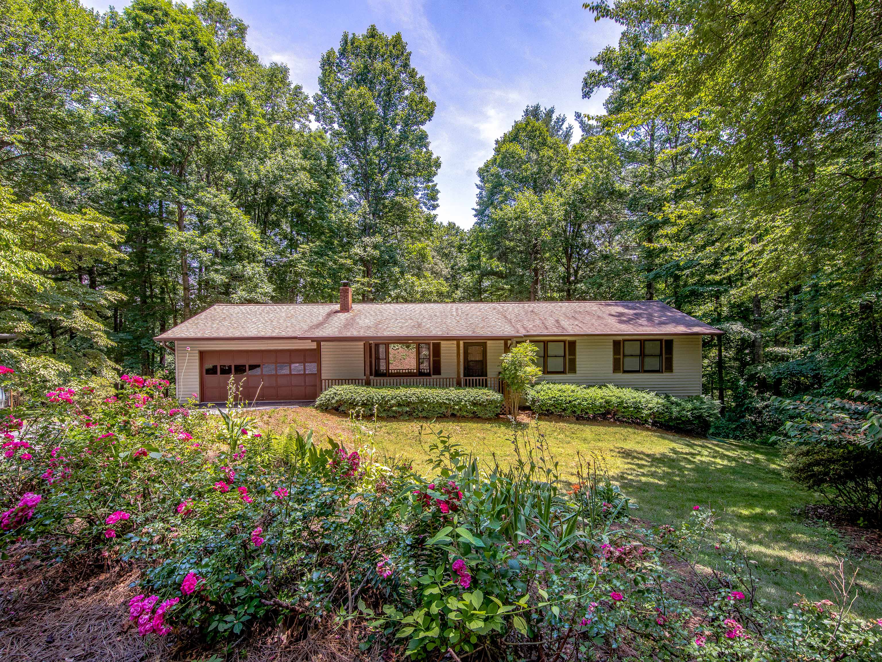 JUST LISTED! Delightful, Affordable Ranch in Hendersonville