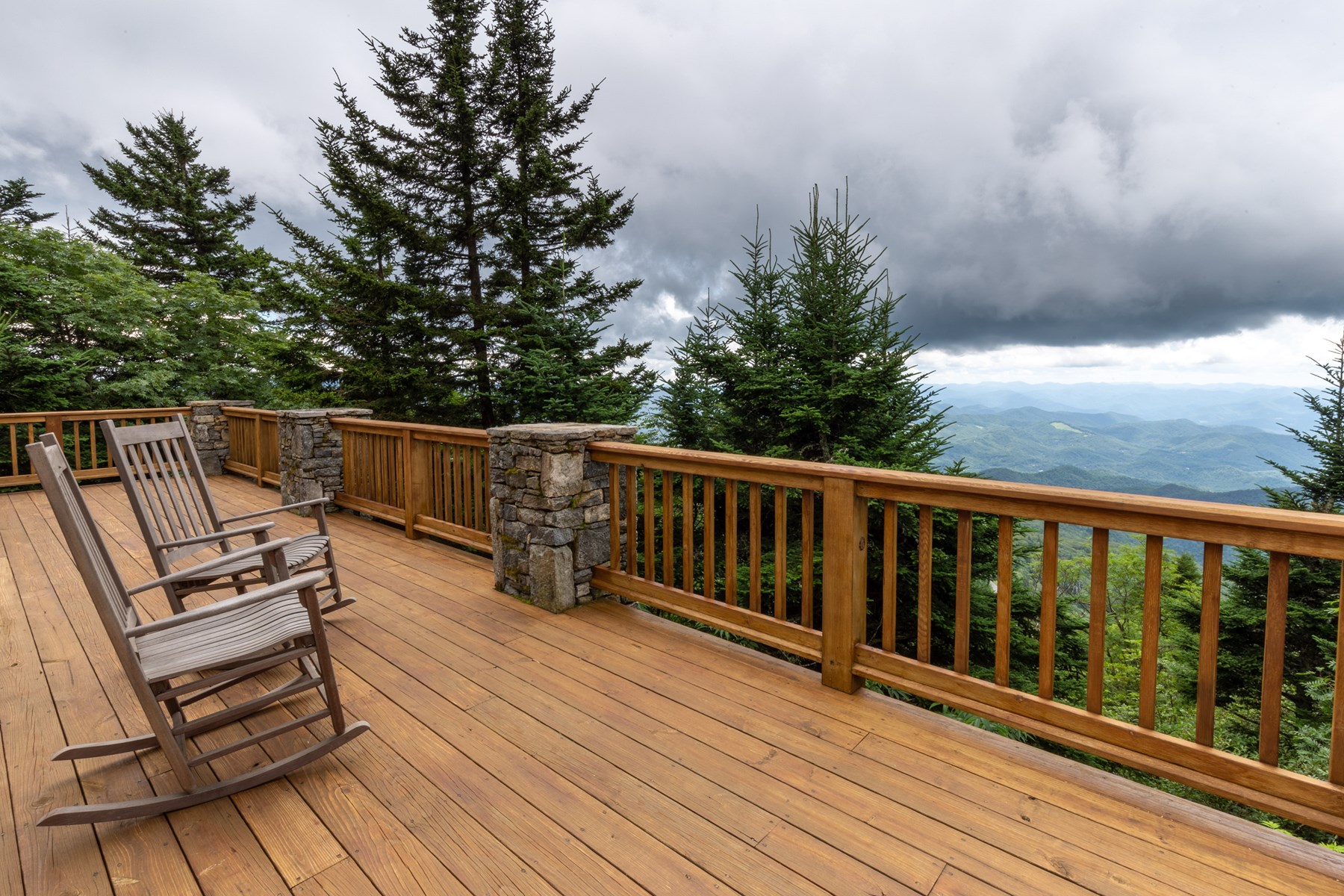 Located within the gated community of High Mountain, the cottage has a large deck looking out over the mountains.