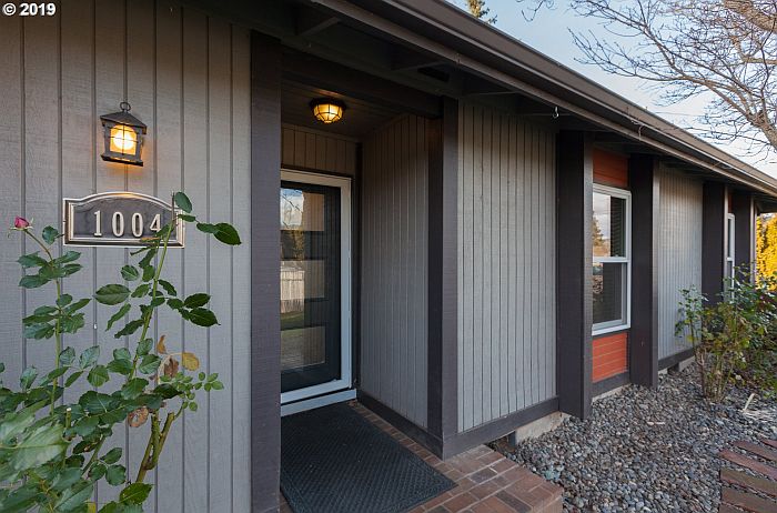 1004 8th St Hood River Price Drop