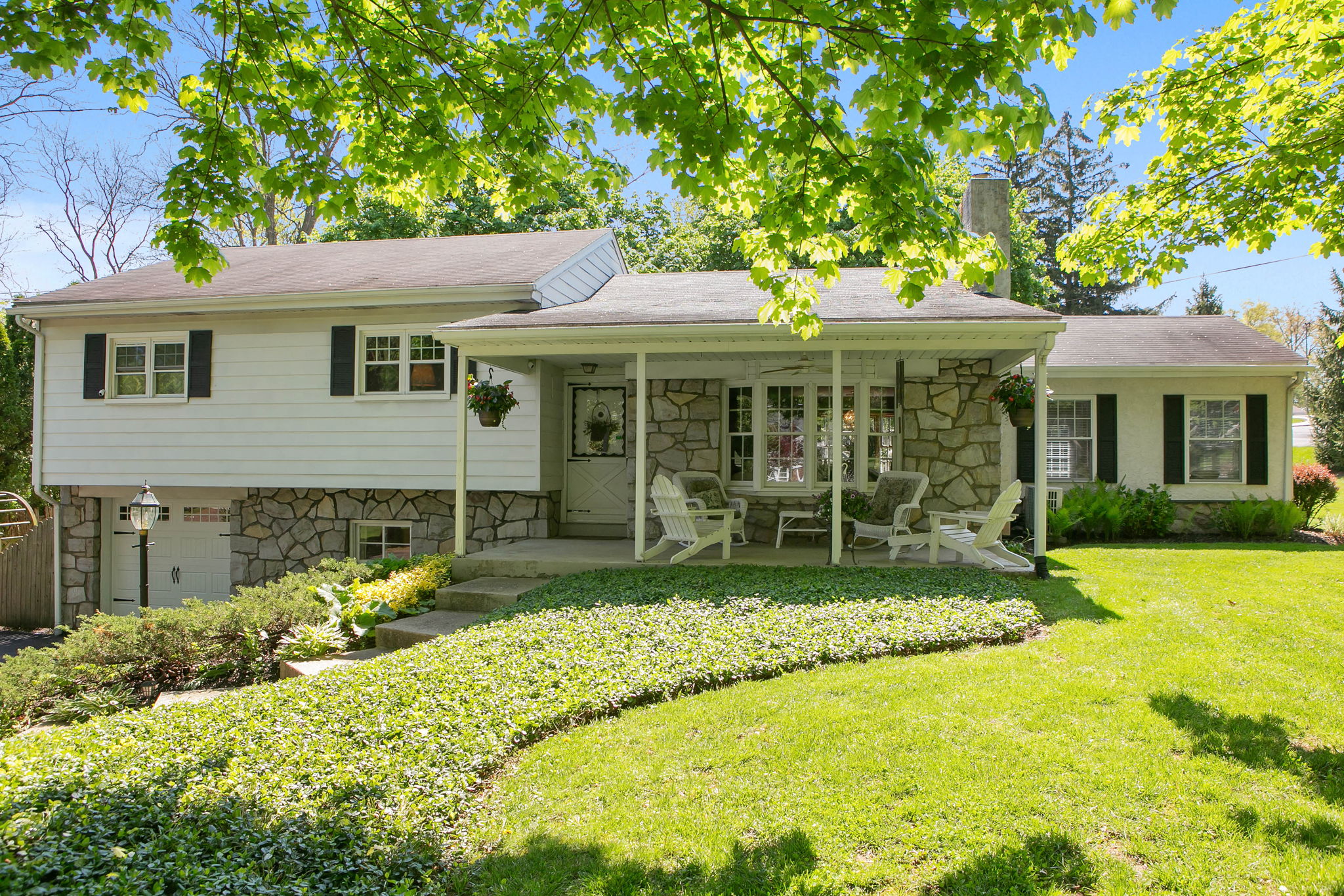 Just Listed - 214 8th Avenue