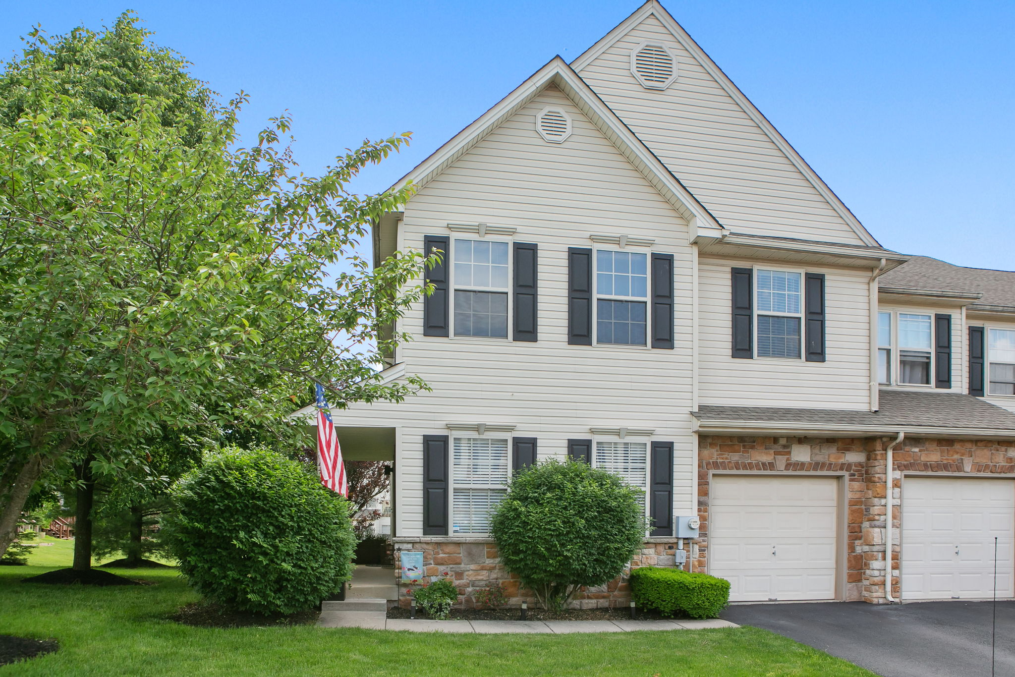 Featured Listing - 4701 Waterford Way