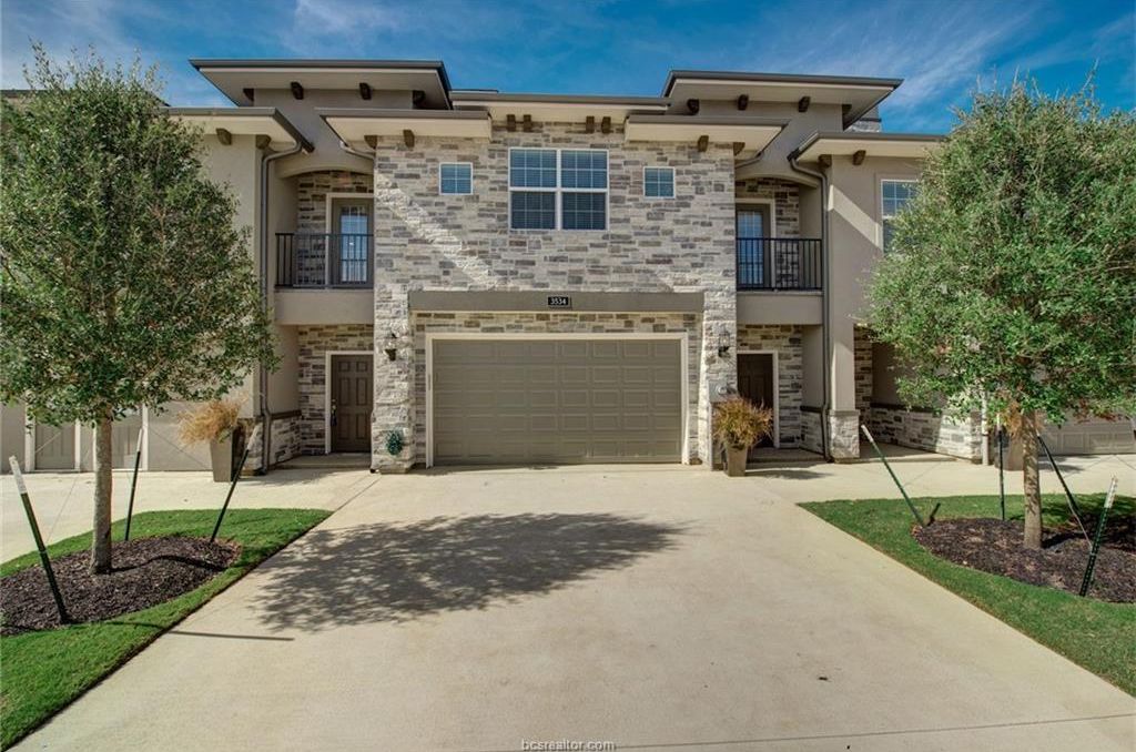 Luxury Townhome Available for Fall Pre-Lease!