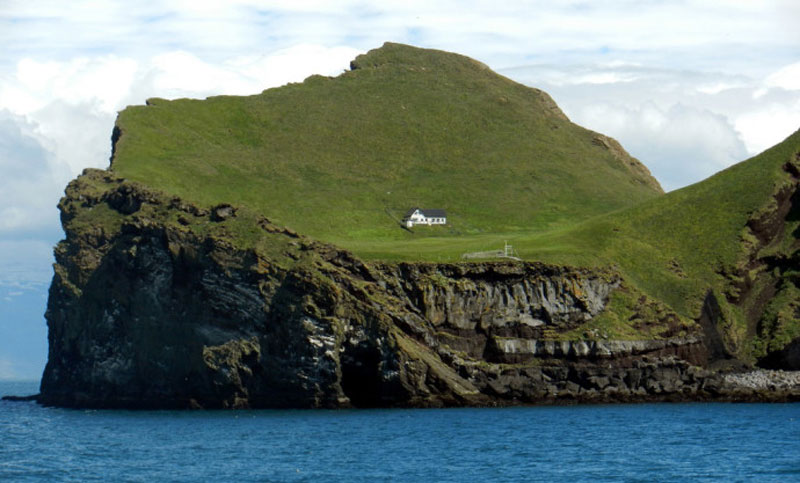Think You Are a Hermit? Check Out These 15 Incredible Isolated Homes!