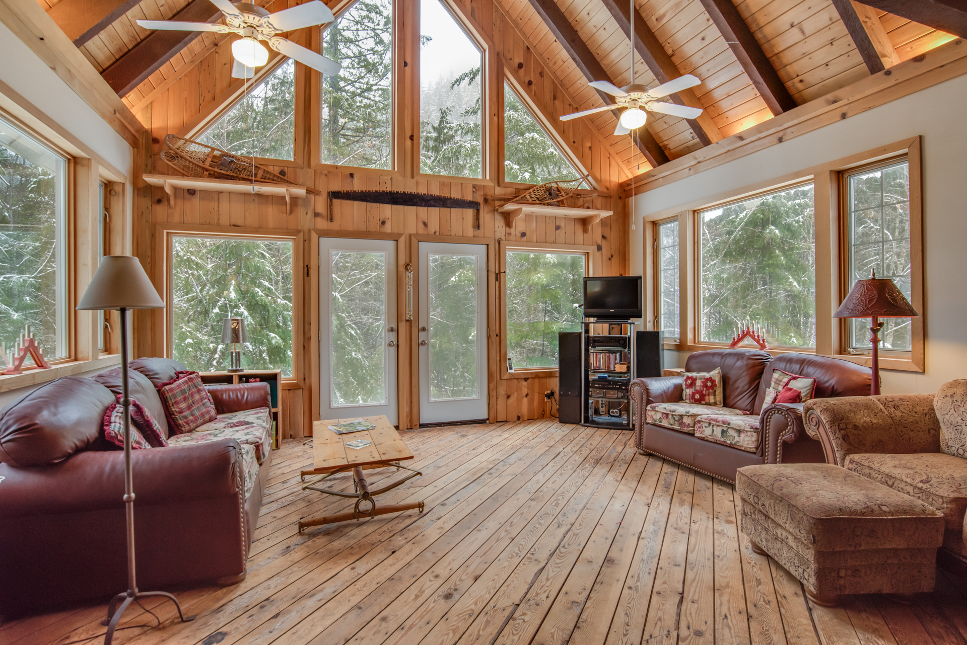 Carson WA - peaceful & private retreat w/ creek front acreage