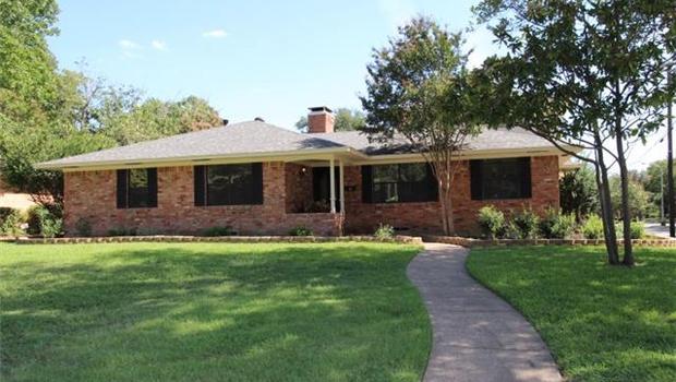 Featured Listing: 929 Fernwood Drive