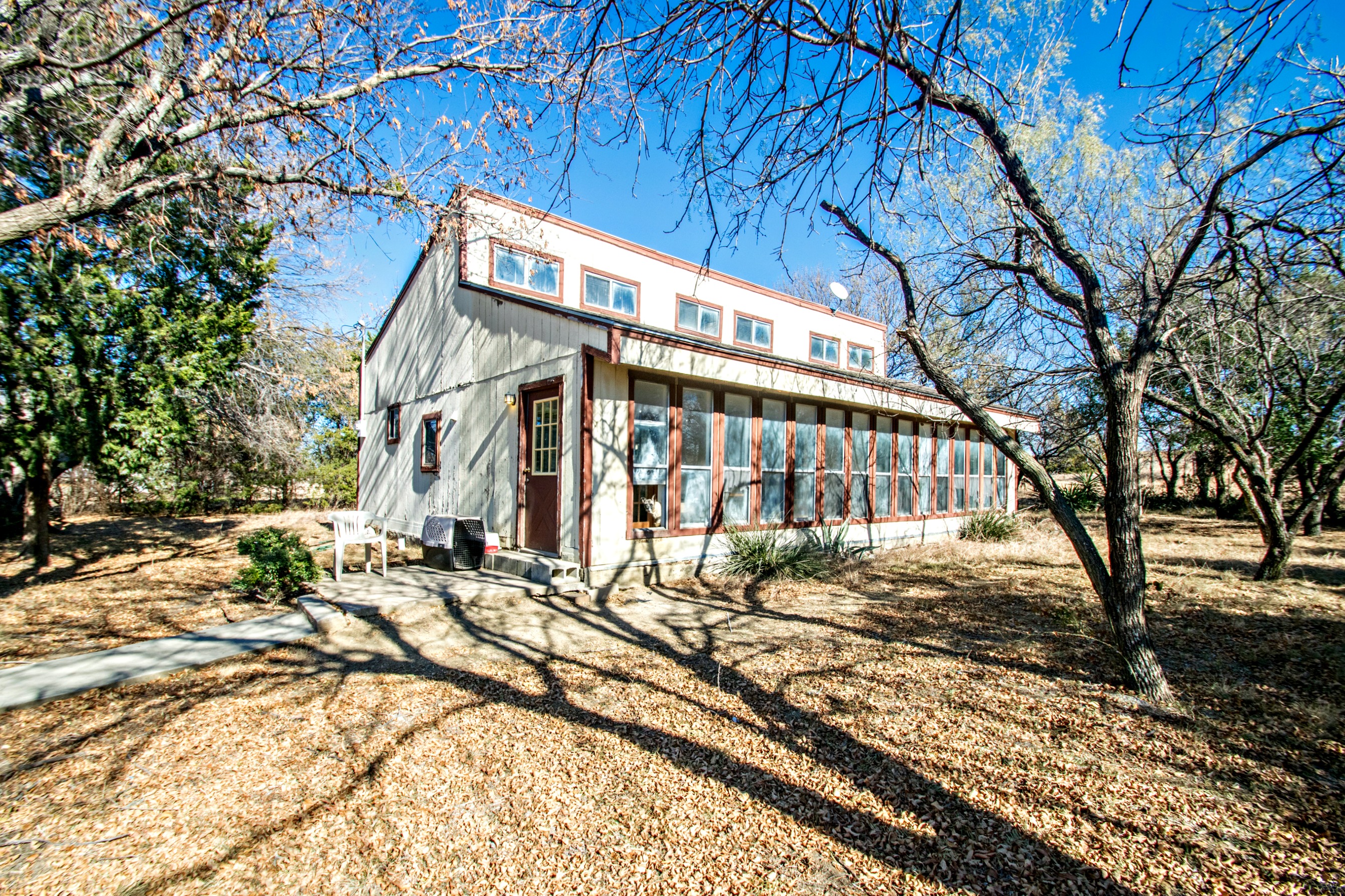 JUST LISTED | 3/2 IN DOWN TOWN KRUM, 3 HOMES / SHOP ON 10 ACRES, 2 ACRES WITH LAKE VIEWS AND GORGEOUS 2.7 ACRE BUILD SITE!