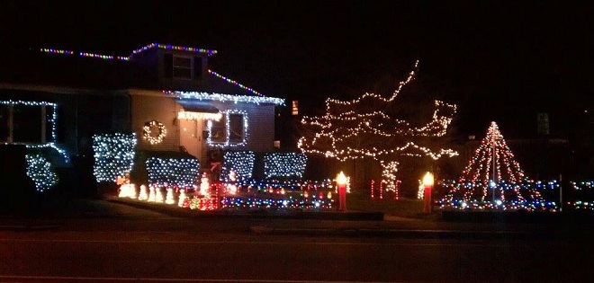 7 Tips for Holiday Light Cruising & 1 Local Display to check out here!!