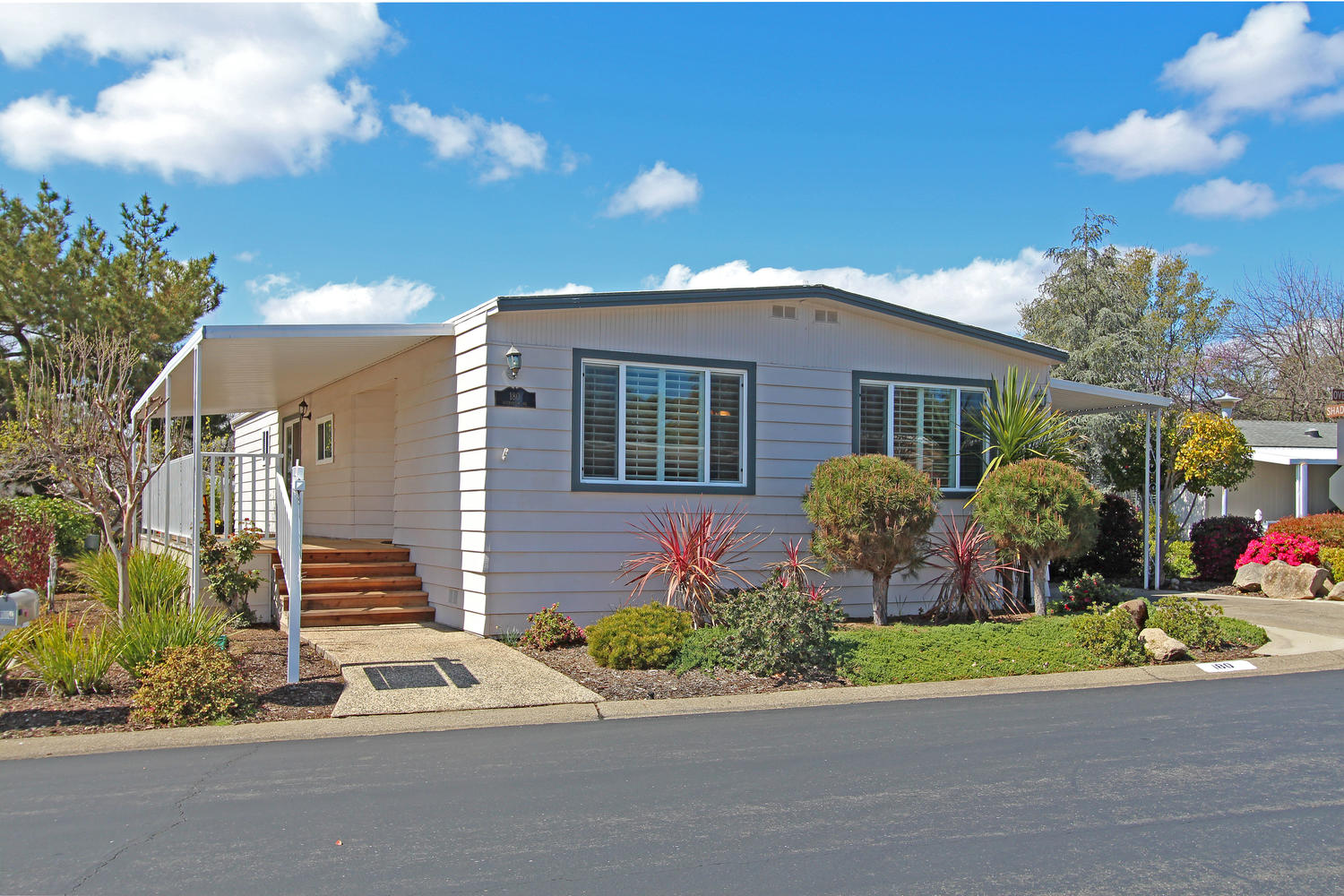 REDUCED PRICE 180 Overbook Drive $179,900!
