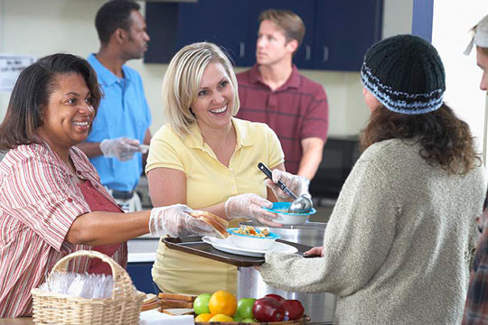 8 Ways to Give Back to Your Community During the Holidays