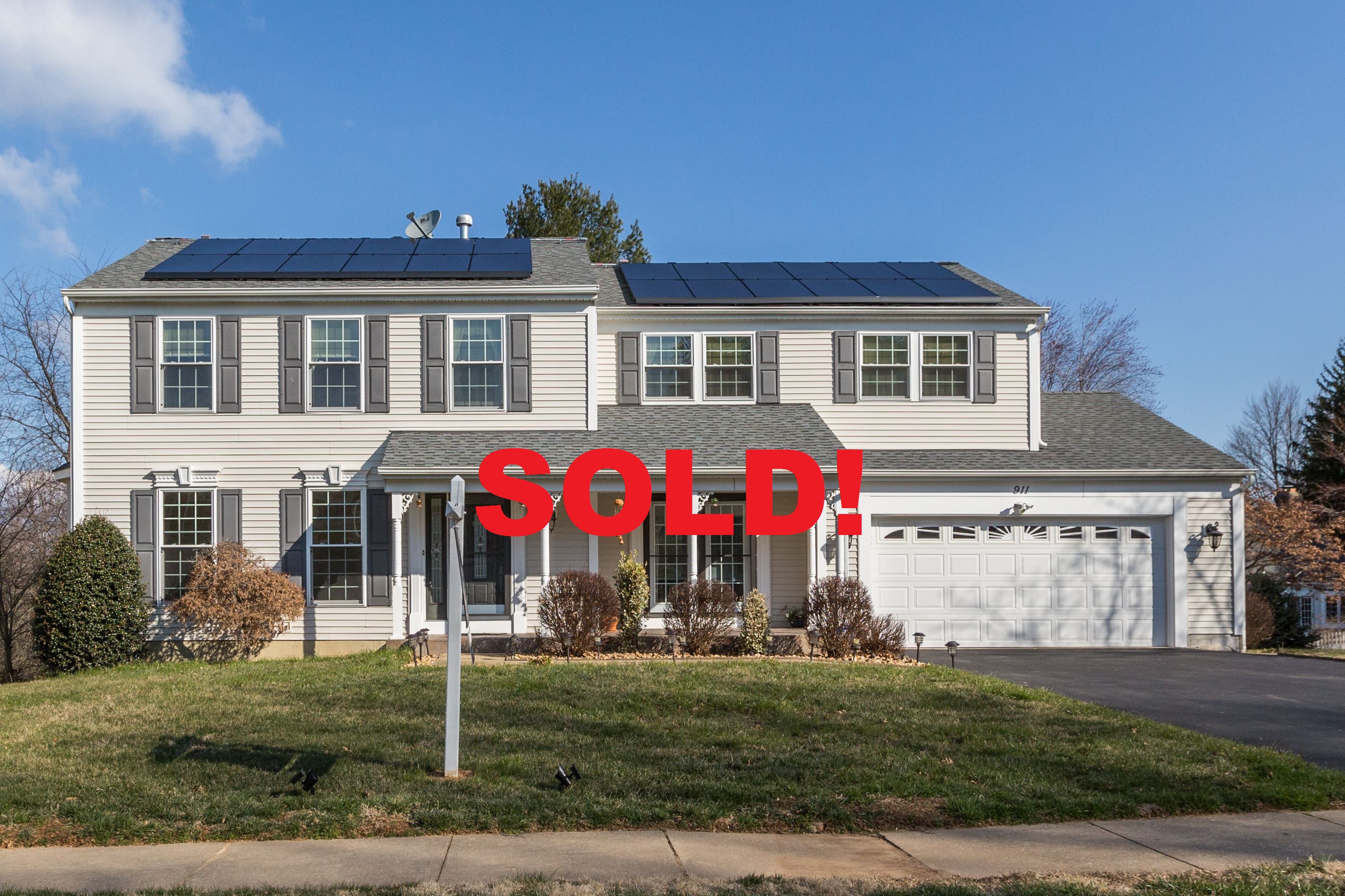 Just Listed in Pheasant Run | Move in ready home awaits!