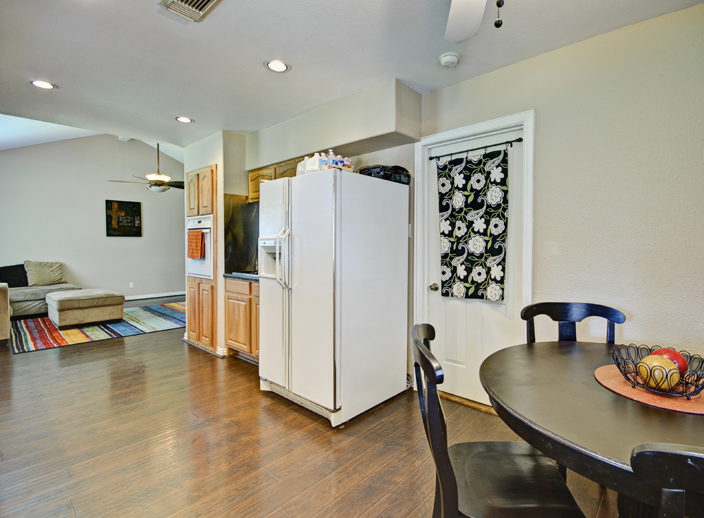Welcome to 754 E. Lambuth Lane in Deer Park!