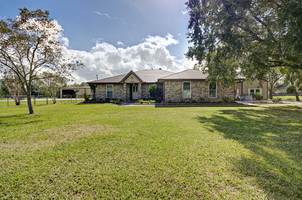 Welcome to 13903 4th St in Santa Fe!