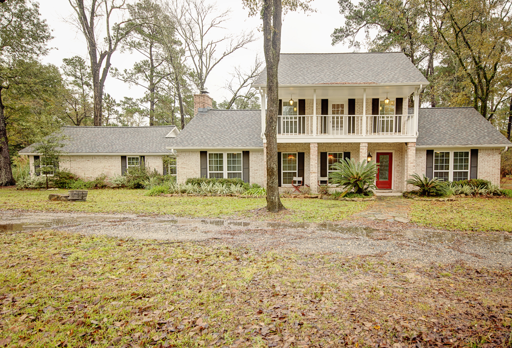 Welcome to 27202 Cherokee Lane in Magnolia - with 360° views!