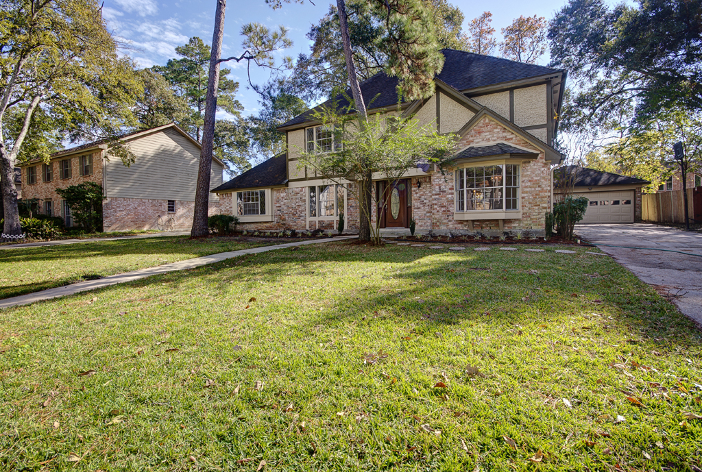 Welcome to 1023 Romaine Lane in Houston! Presented by the Kevin Allen Jones Home Team
