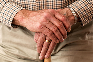 the 6 Essential Steps to Helping a Loved One Transition to an Adult Community