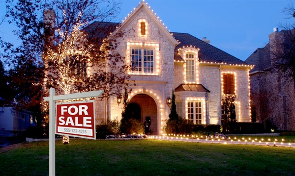 staging a home for sale during the holidays