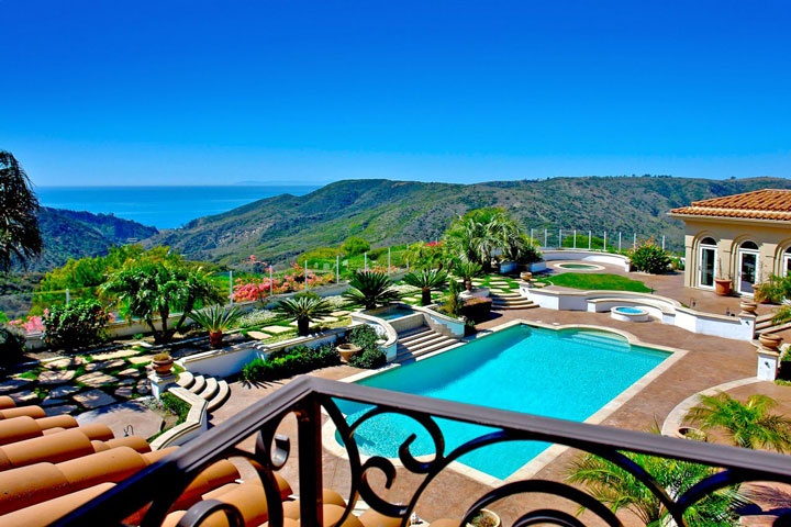 Nestled between the Canyons and the Coast