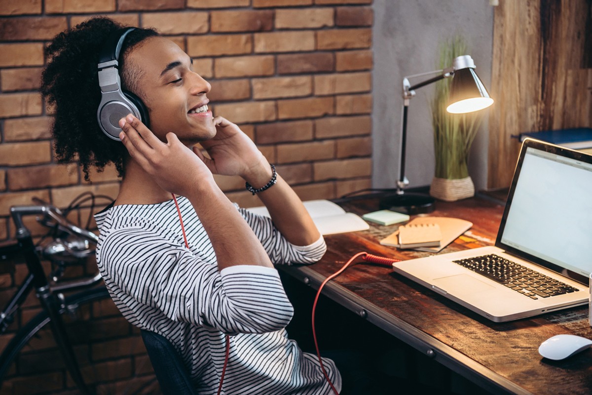 Back Ground Music; Does It Help Or Hurt Your Focus?