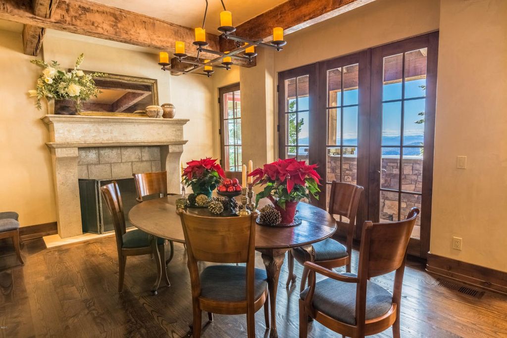 The Secret to No-Fuss Holiday Decor? Use What You Already Have
