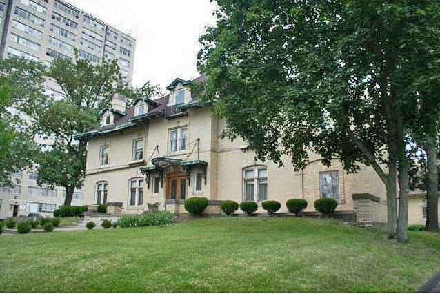 1640 East Broad Street - The Woodland Manor