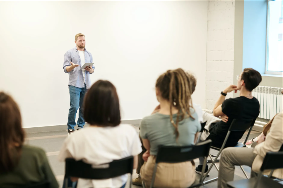 SHOULD YOU HOST A REAL ESTATE SEMINAR TO GENERATE LEADS?