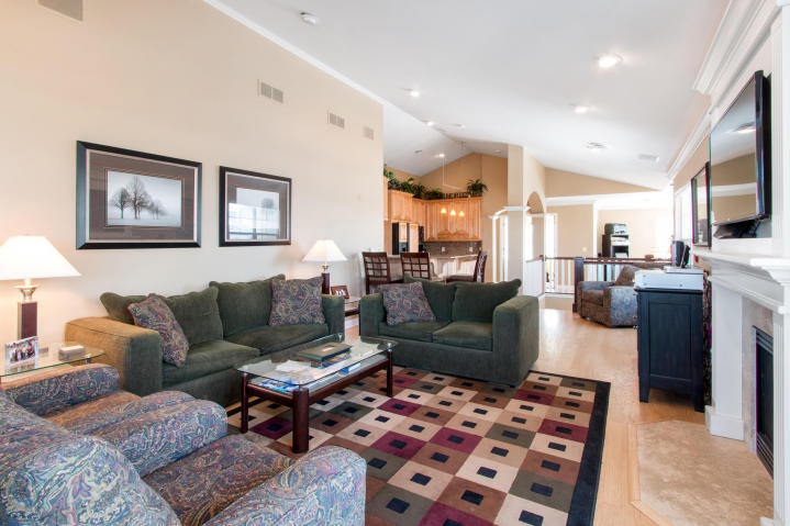 Great Views of Marina and Lake | 181 Fontana Blvd #102, Fontana WI