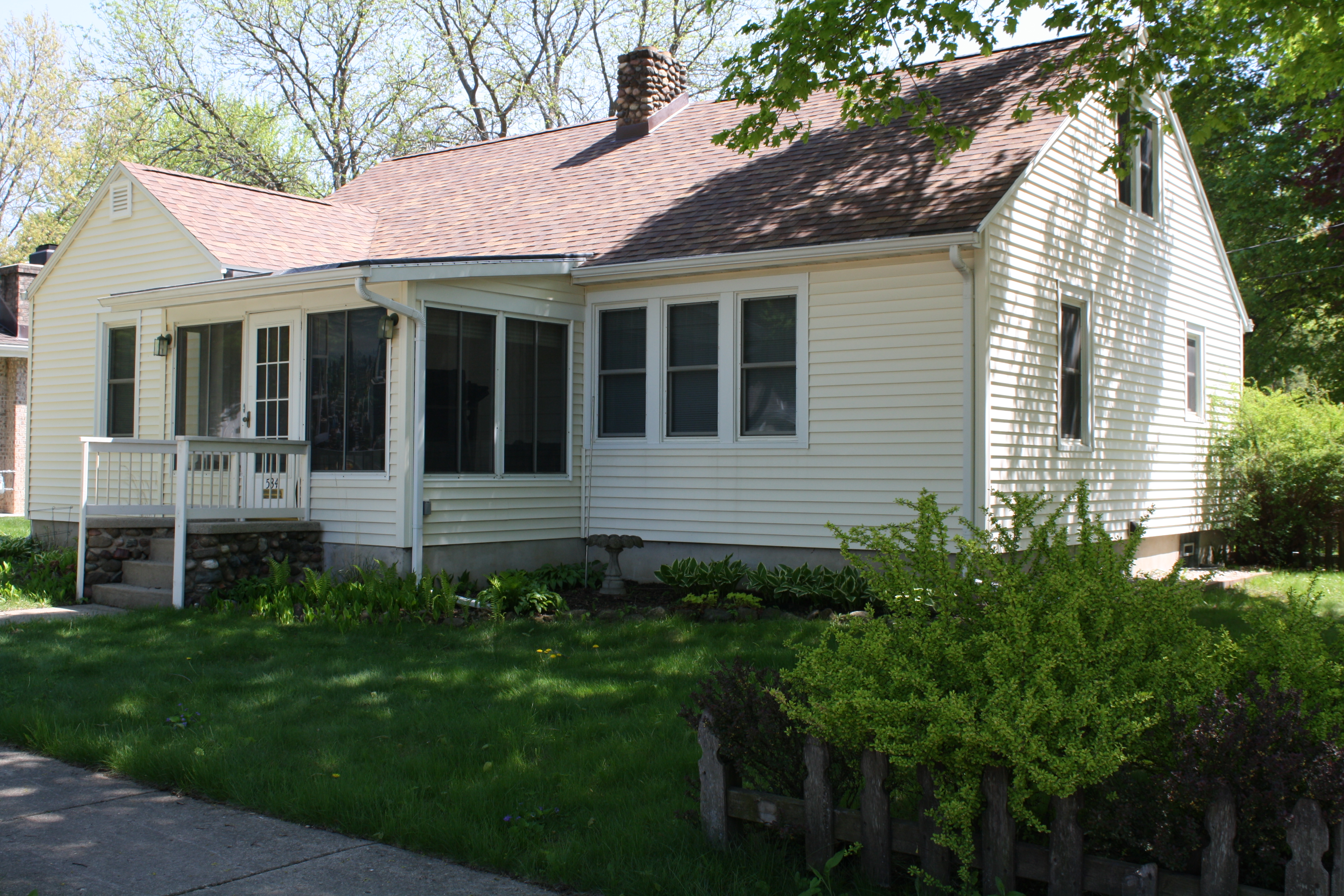 SOLD! Charming 2BR, 2.5BA Updated Bungalow | 534 Spring St, Lake Geneva WI
