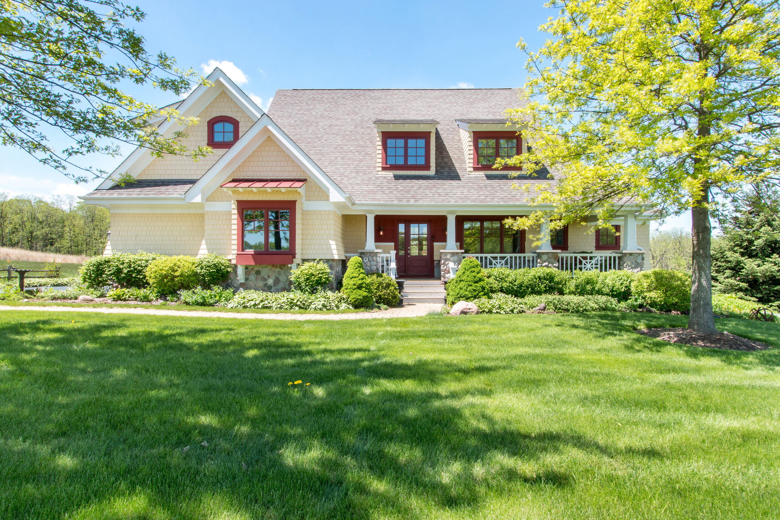 4BR, 3.5BA Gracious Residence | N1599 Woodstone Lane, Lake Geneva WI