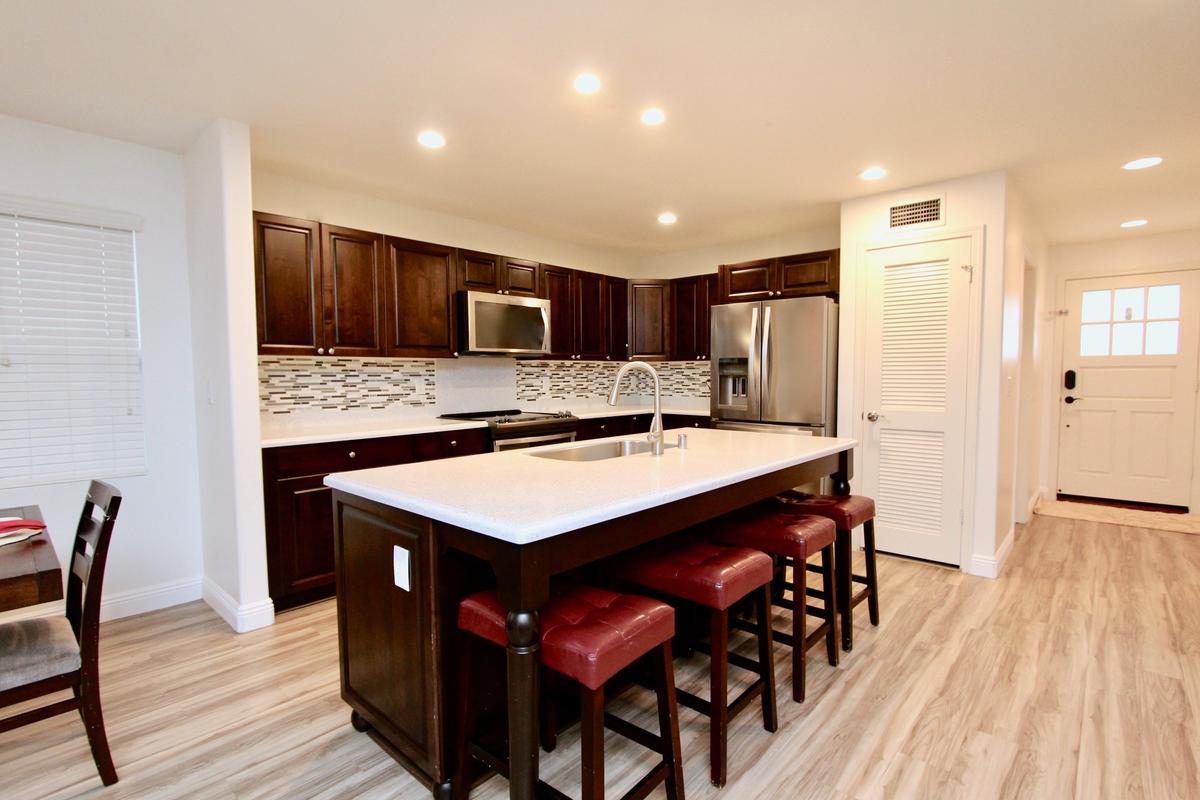 Lease vs. Buy: Which is the smarter choice for Ewa Beach Hawaii commercial office space?