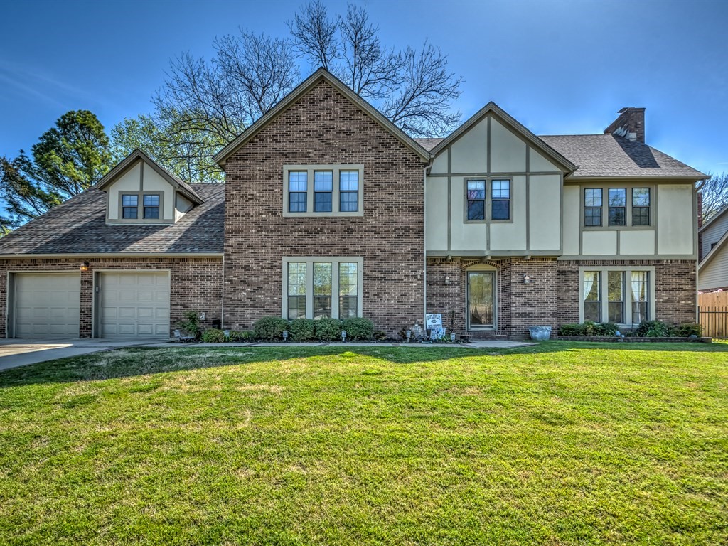 1608 Cherokee Hills Drive, Bartlesville, OK 74006