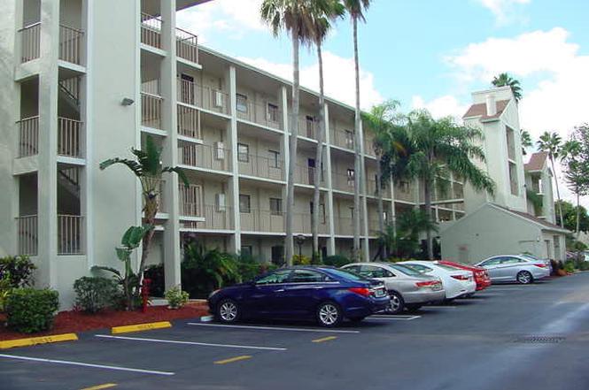 SOLD 6655 Kensignton Lane # 303 Delray Beach