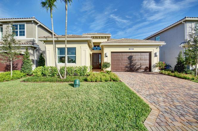 9936 Steamboat Circle "Dakota" Delray Beach, Florida 33446