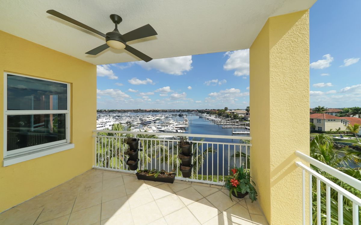 Prime Laguna Location for Luxurious Living