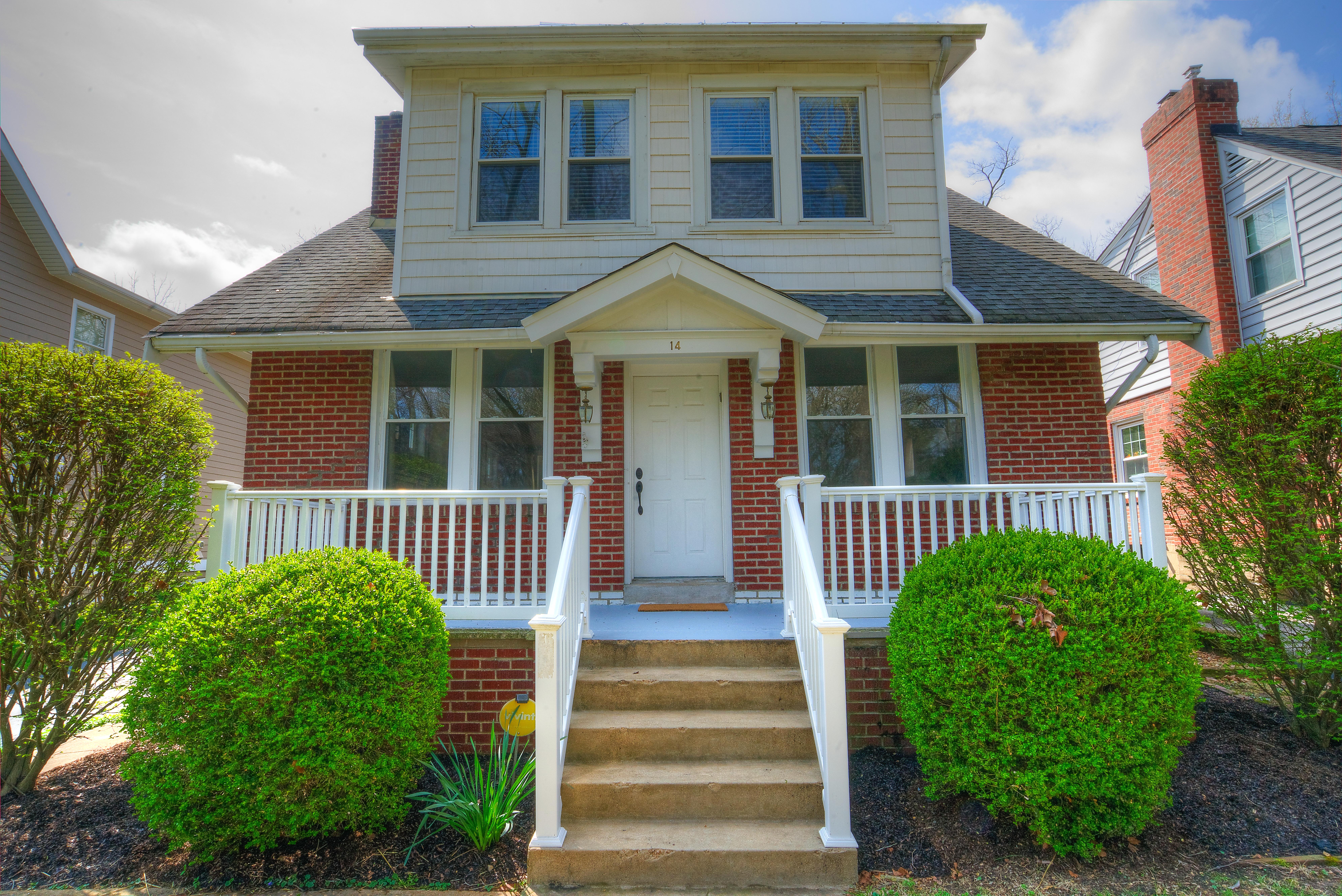 14 Burroughs Lane, Ladue 63123
