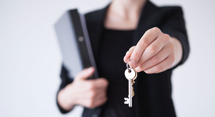 5 Reasons to Hire a Real Estate Professional When Buying or Selling!