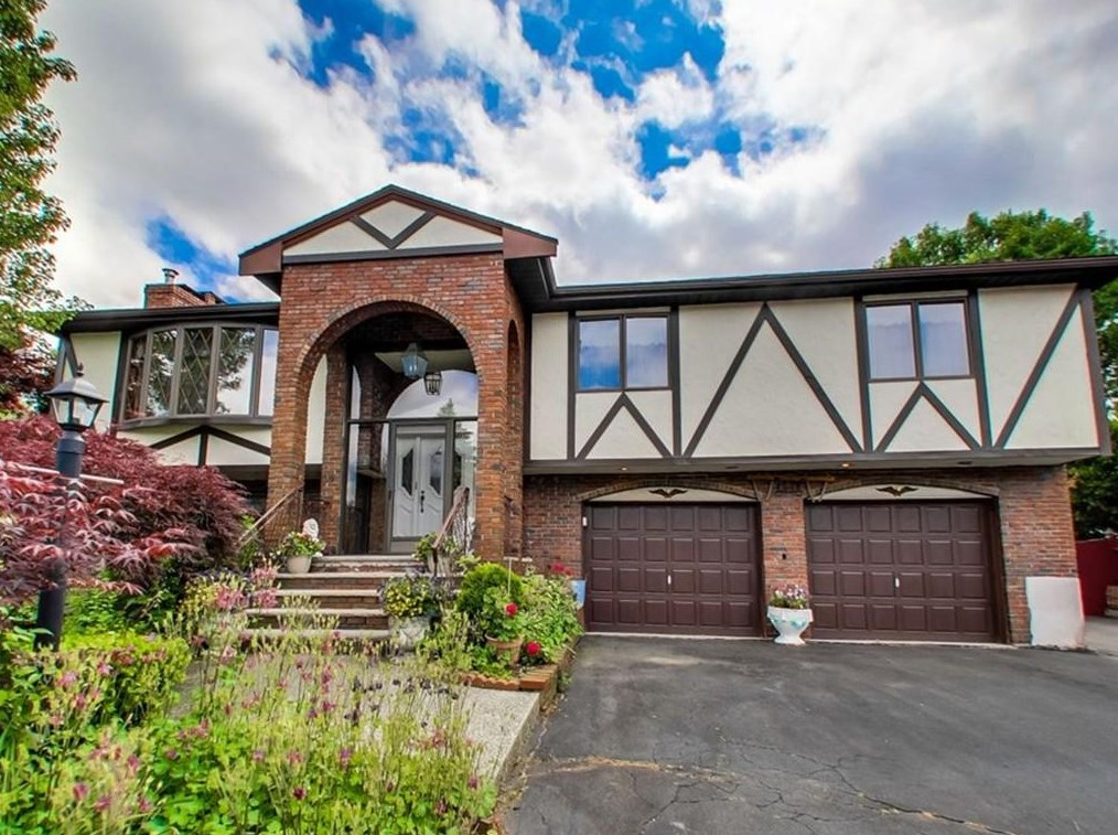 Looking For A Home In Stoneham?