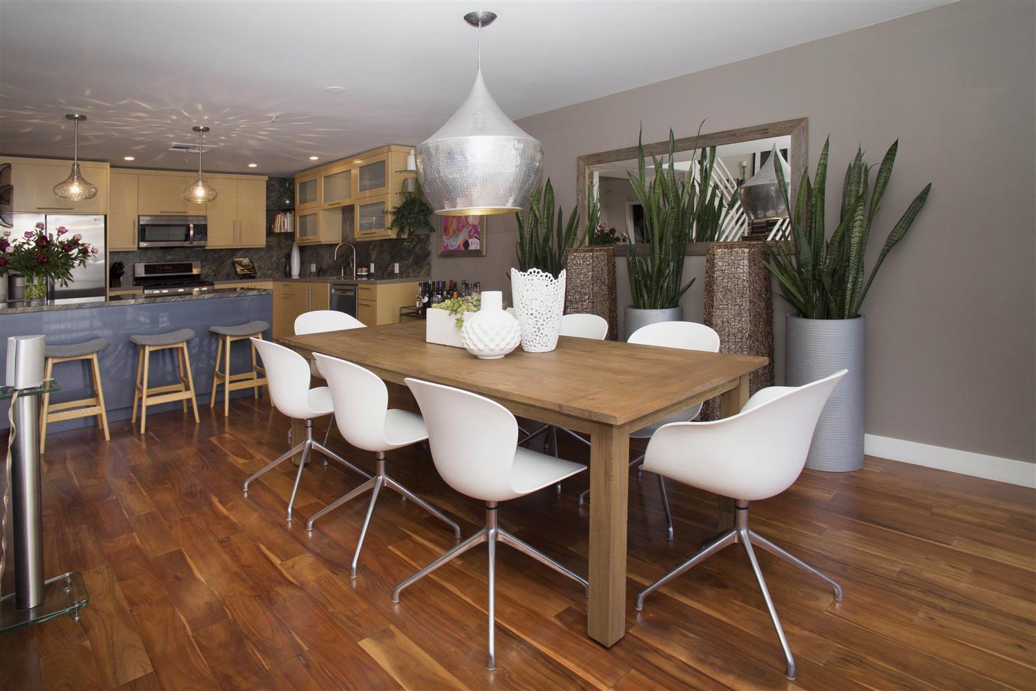 Sold by Robert Good. Santa Monica penthouse. New listing