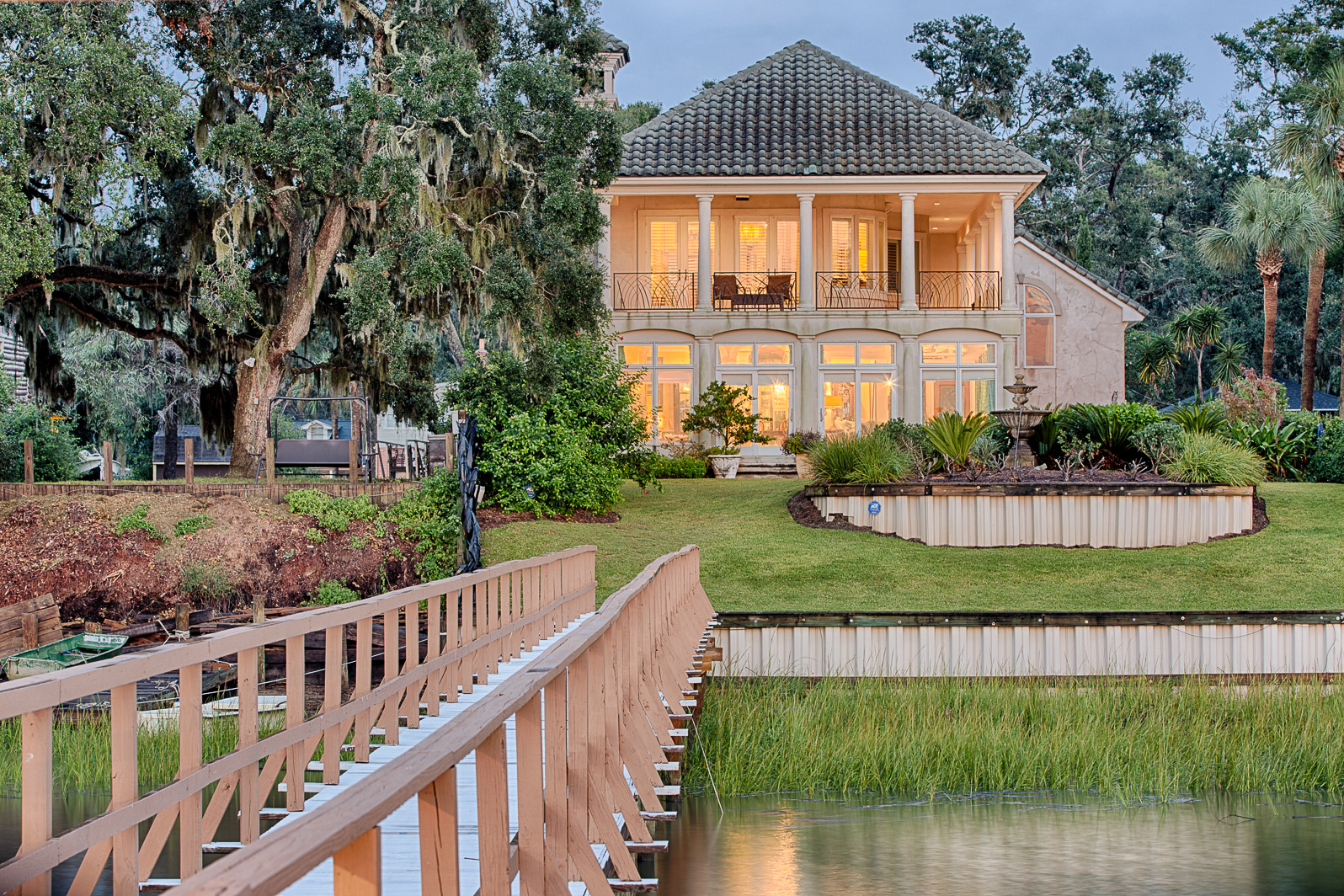 Luxury Housing Synopsis for the week of December 11th