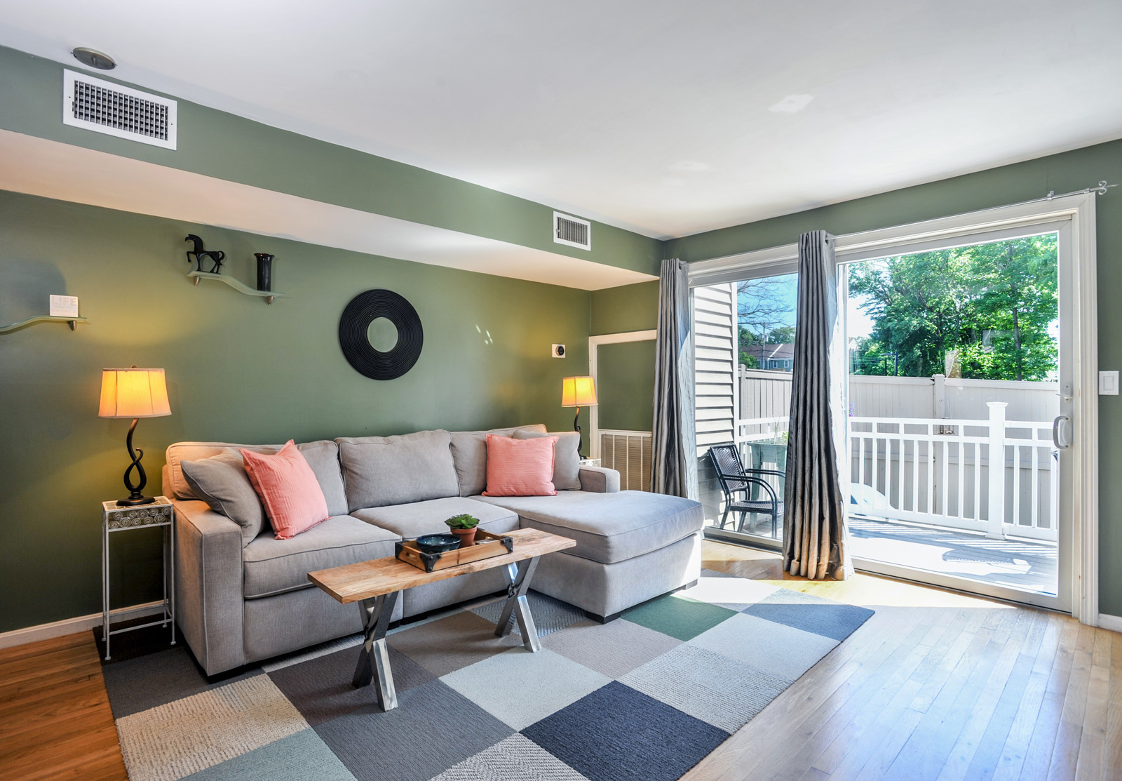 Three level townhome and an easy commute!