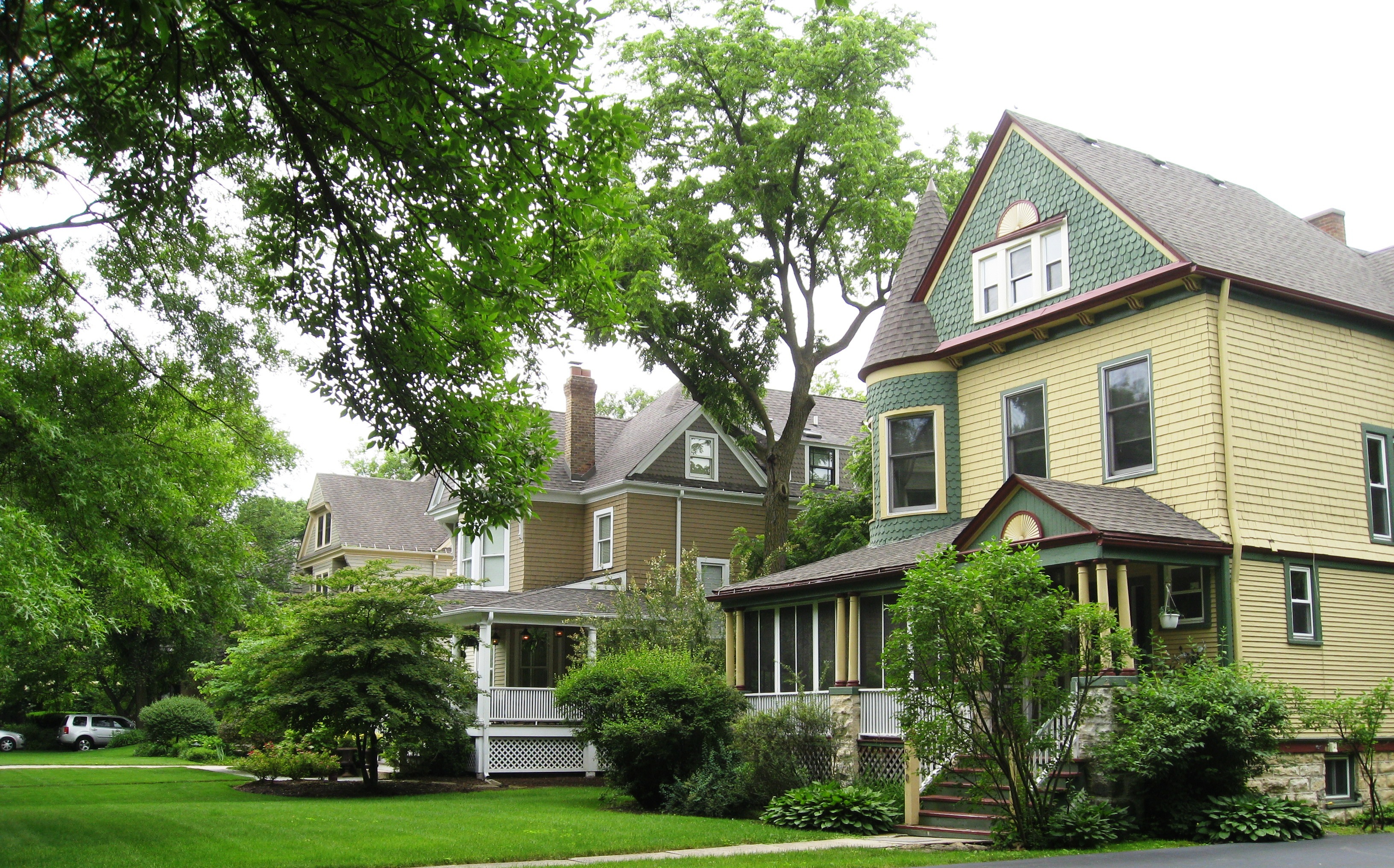 Large Lots & Lovely Tree-lined Streets