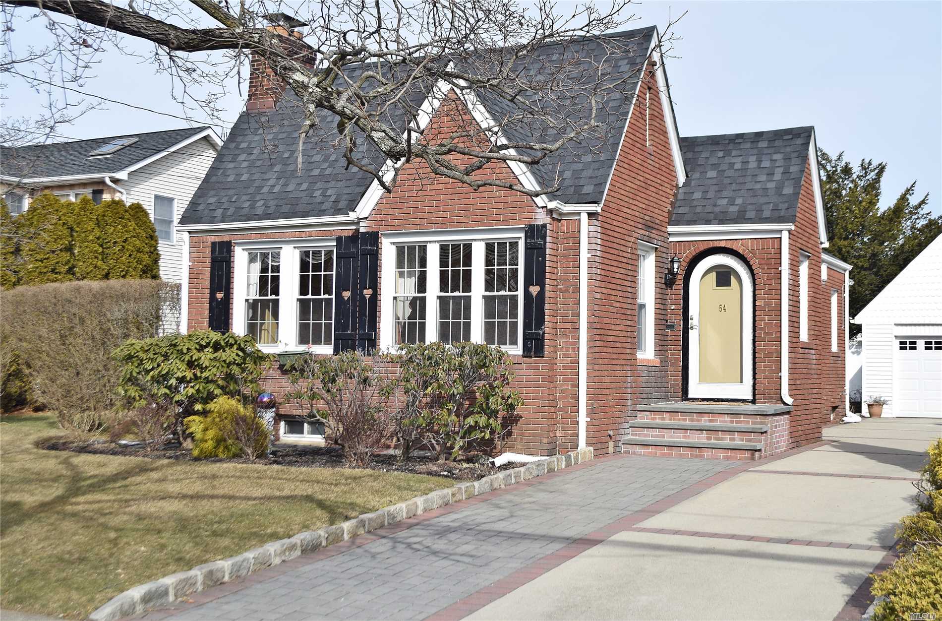 54 Wolf Ave. Malverne NY 11565