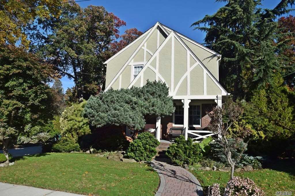 7 Cedar Rd. Malverne NY 11565
