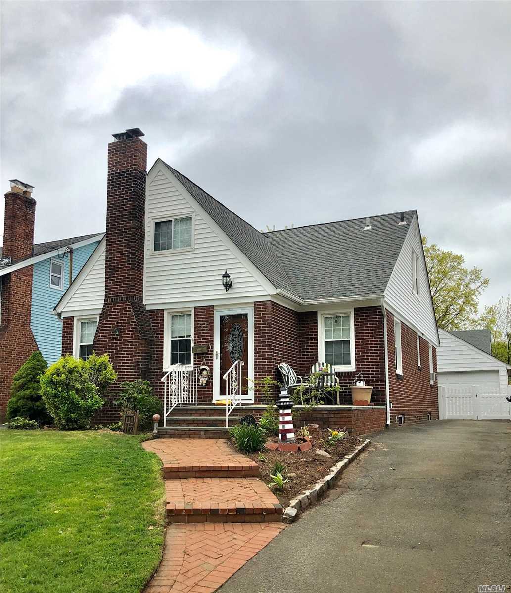 55 Eimer Ave. Malverne NY 11565