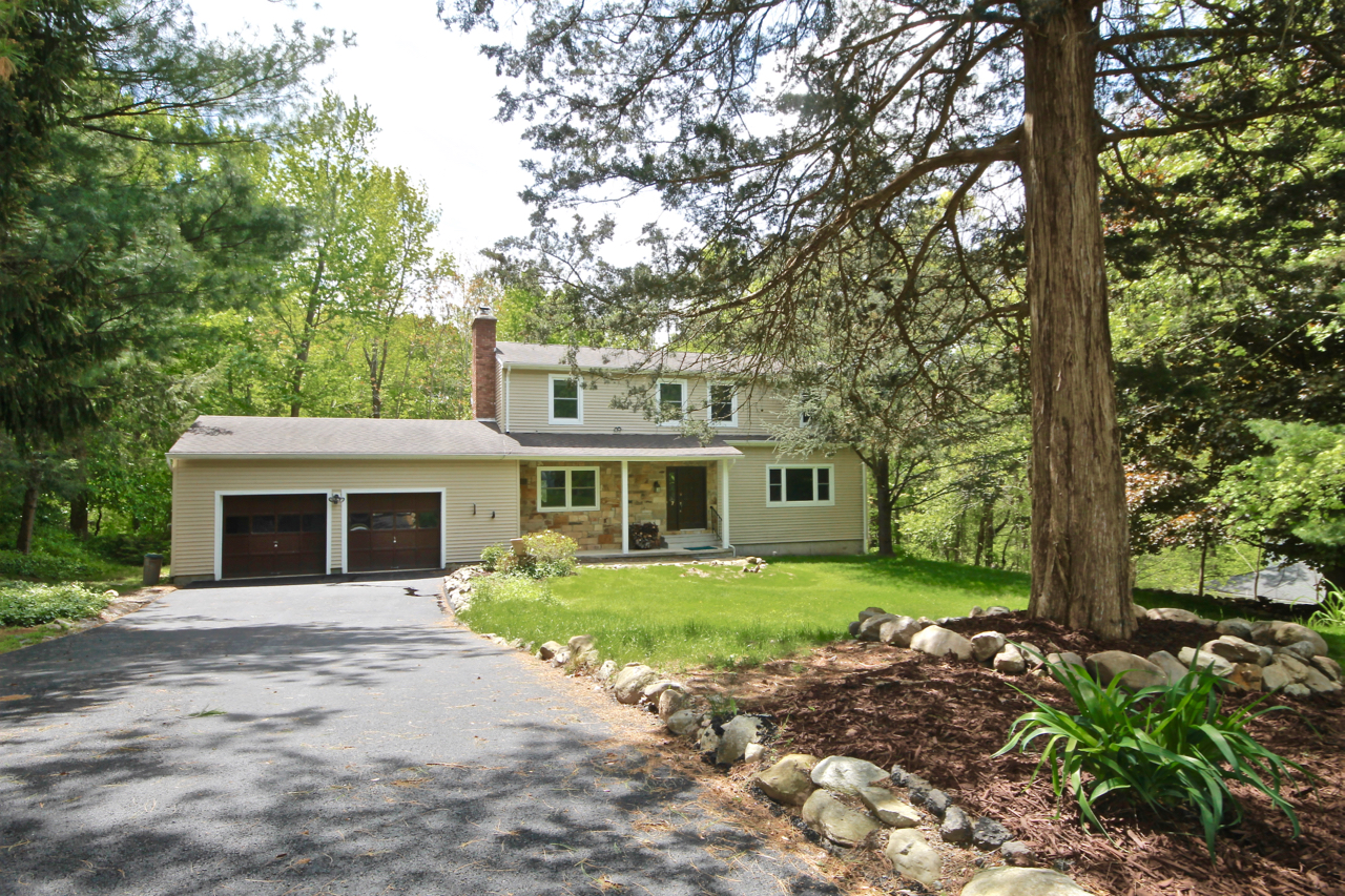 Spacious, 4BR, 2.5BTH, Well Maintained Colonial in Vernon – $289,000