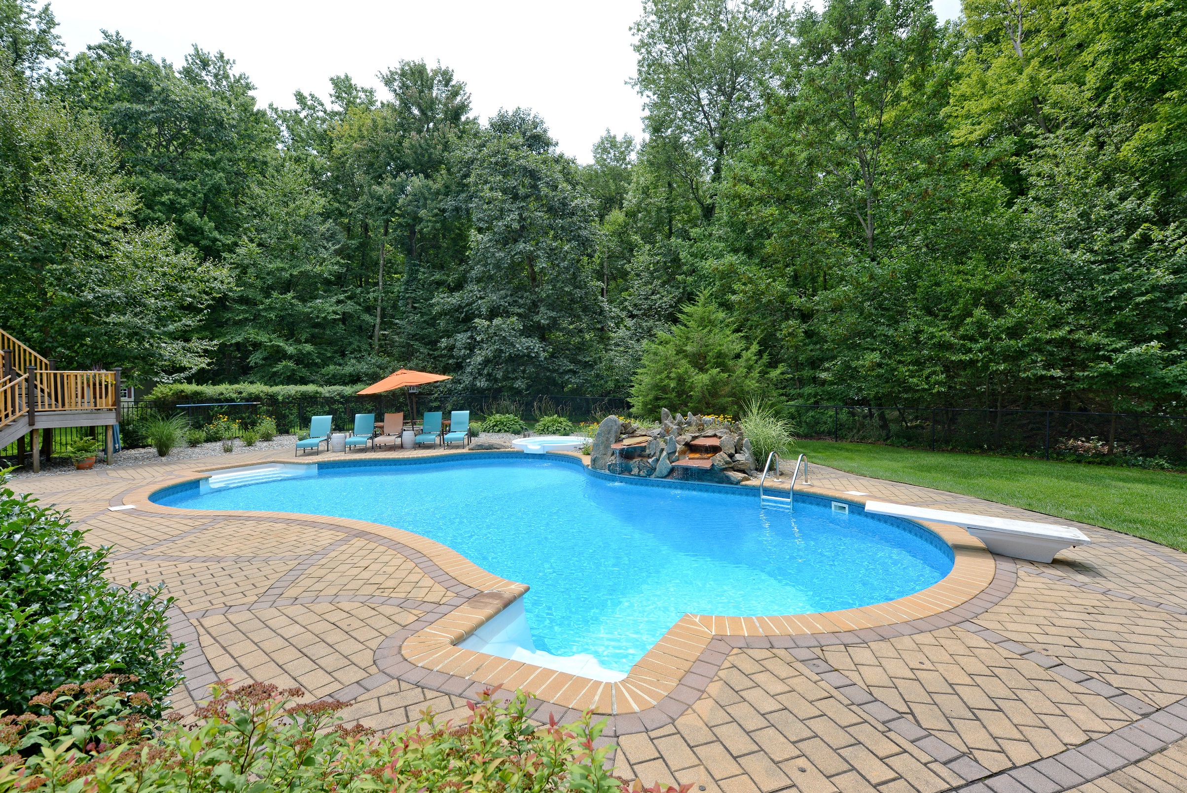 SPARTA – Gorgeous 5 Bedroom Colonial w/ In-Ground Pool!