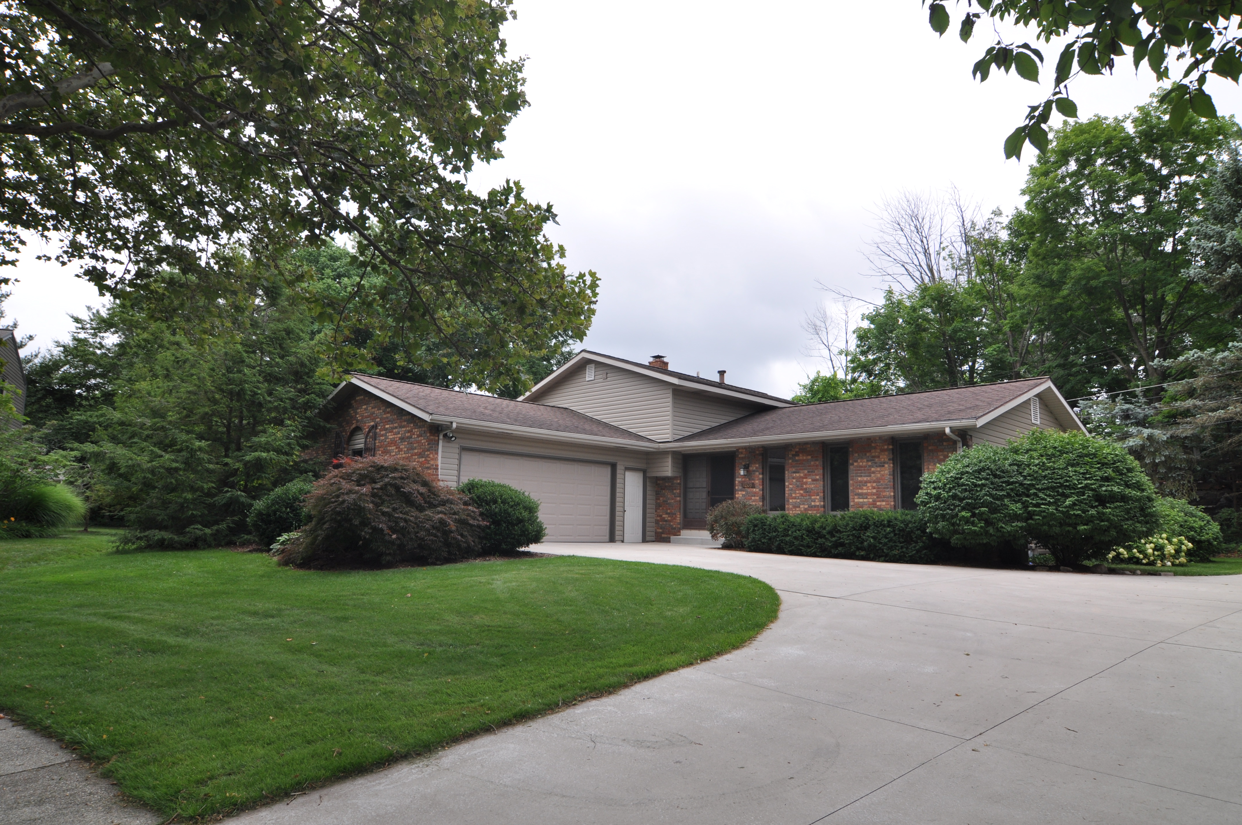 Large Holland Heights Home