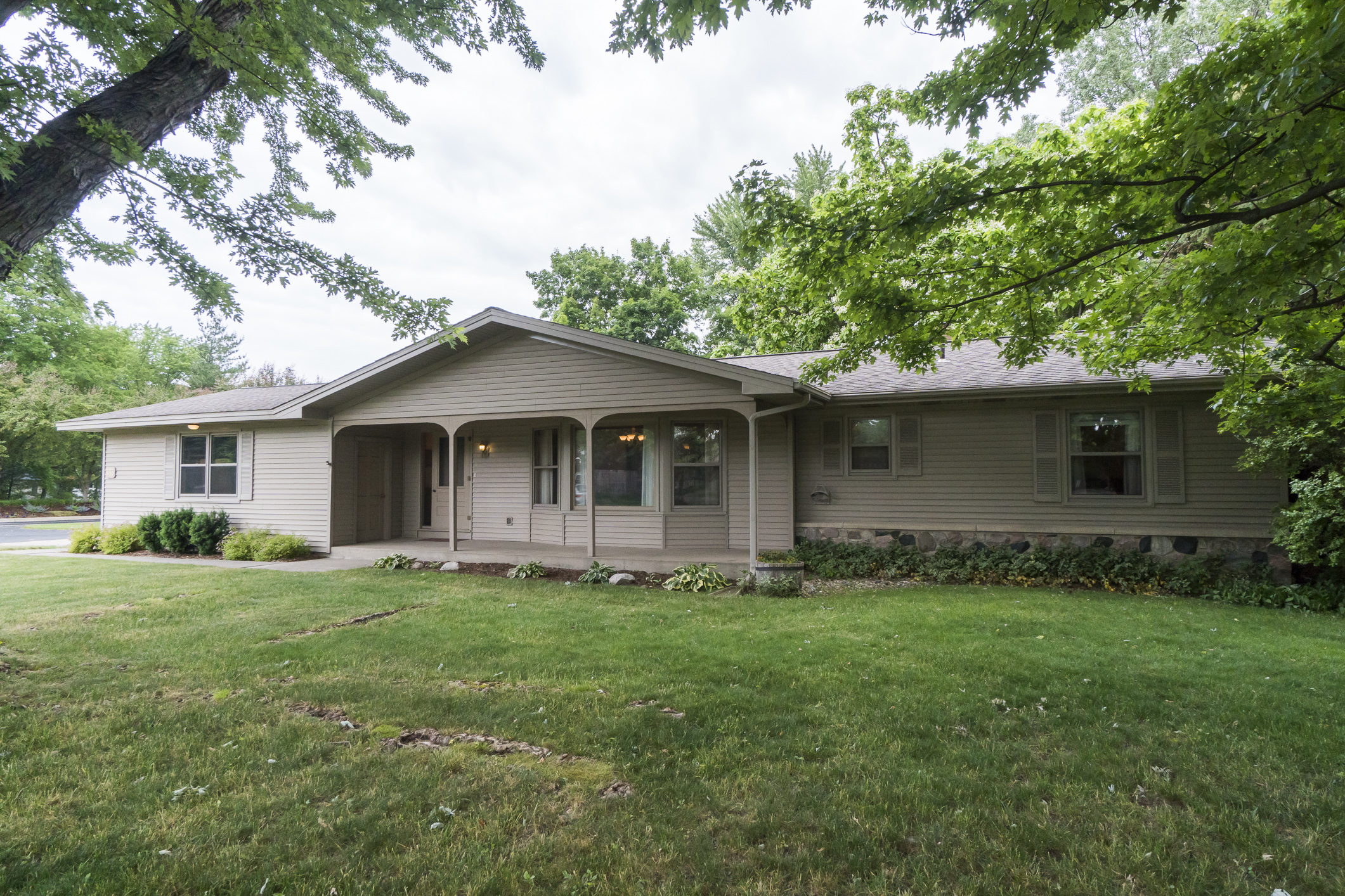 Large Ranch on the South Side