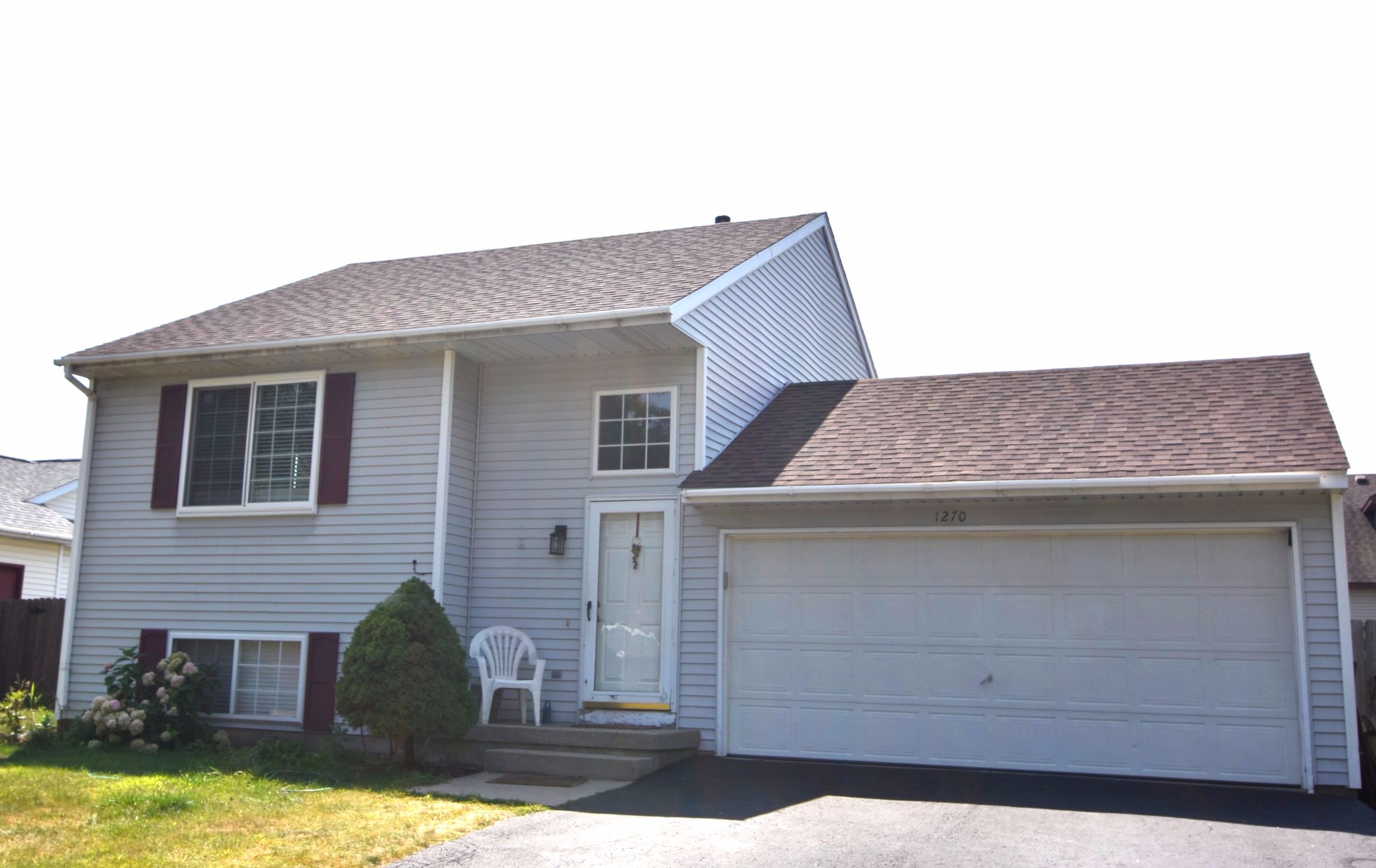 Large Bi-Level in Holland Heights